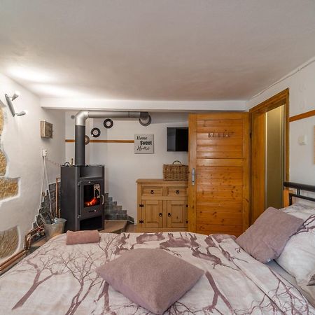 Apartman Karin Rovensko pod Troskami Eksteriør billede