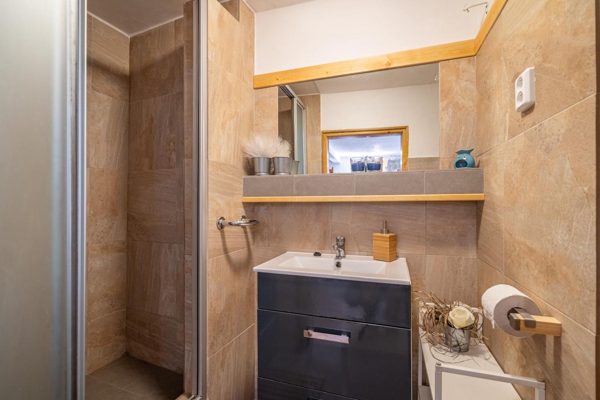 Apartman Karin Rovensko pod Troskami Eksteriør billede